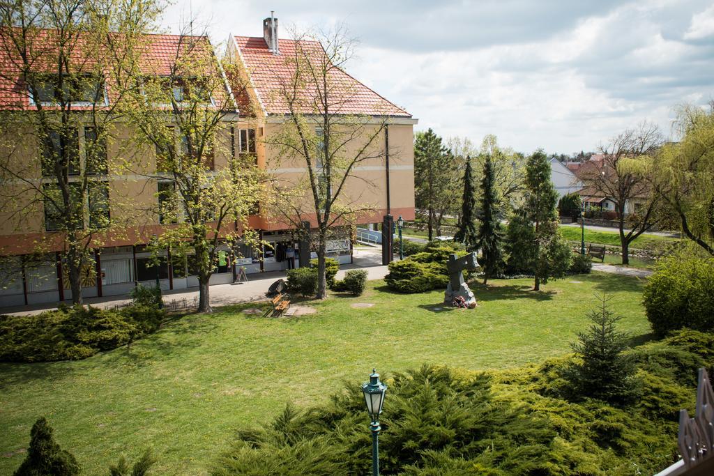 Titan Apartman Gyula Dış mekan fotoğraf